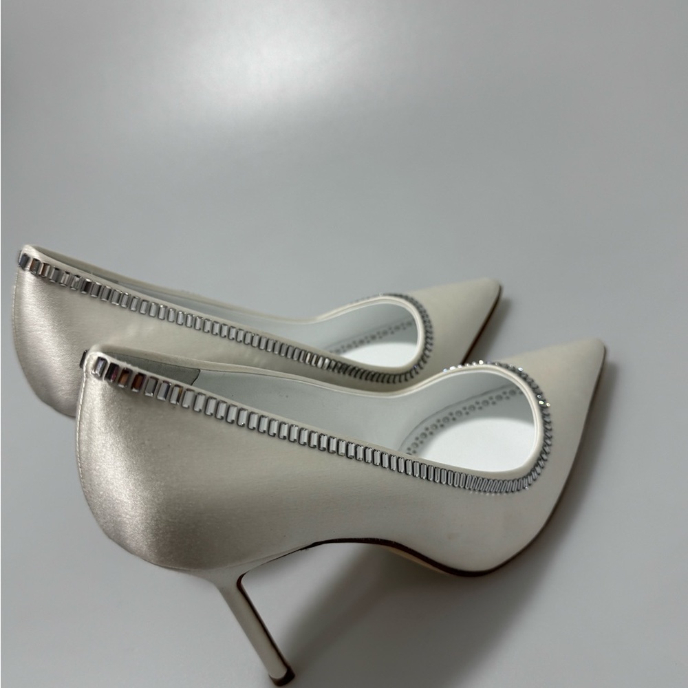 Manolo Blahnik White Pointed Toe Stiletto Pumps with Silver Trim - Picture 6 of 7
